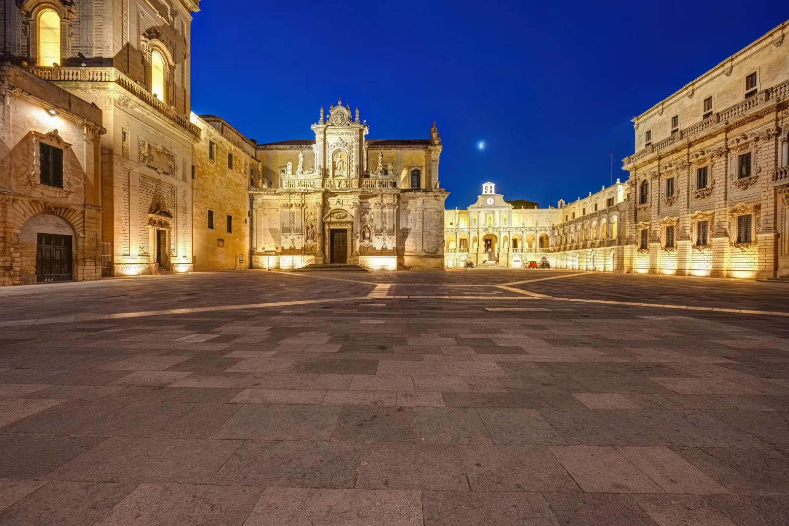 Piazza del Duomo a Lecce, capitale del barocco del Salento