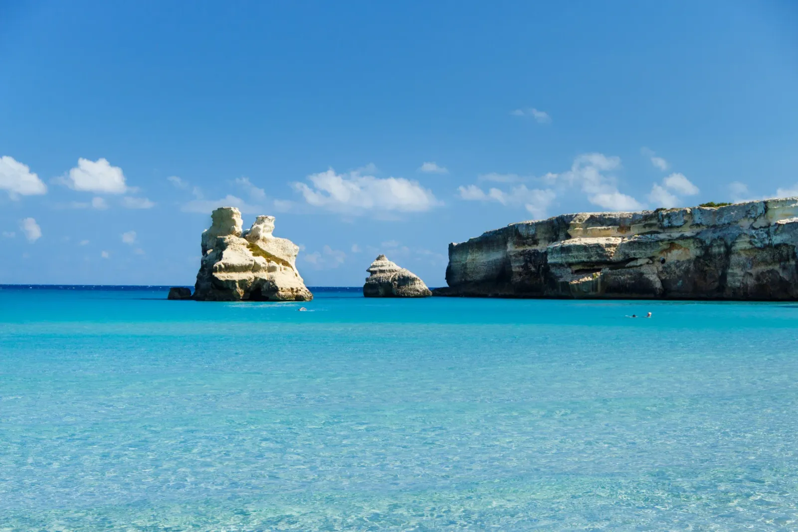 Torre dell'Orso, baia con due faraglioni sulla costa adriatica del Salento